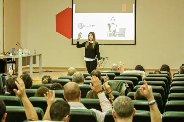 Karem Torres, conferencista para eventos corporativos sobre Ventas Industriales