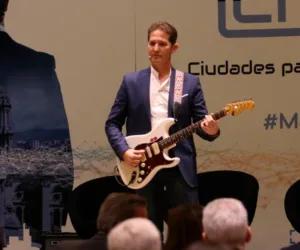 SalvaROCK, conferencista para eventos corporativos sobre Music Thinking