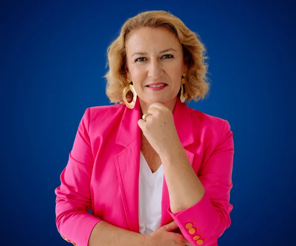 Silvia Bueso — Conferenciante de Cambio y Adaptación