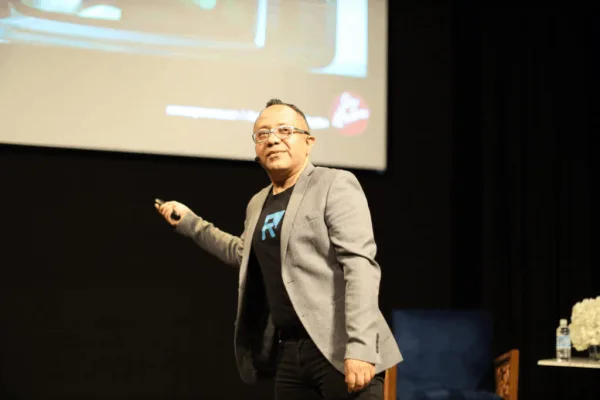 Raúl Alfonso Camacho Rodríguez, conferencista para eventos corporativos sobre Liderazgo Transformacional
