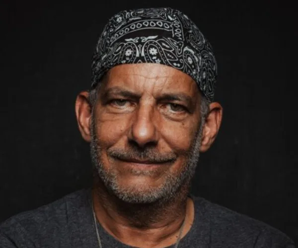 Sergio Bambarén — Conferenciante de Propósito, Valores e Inspiración