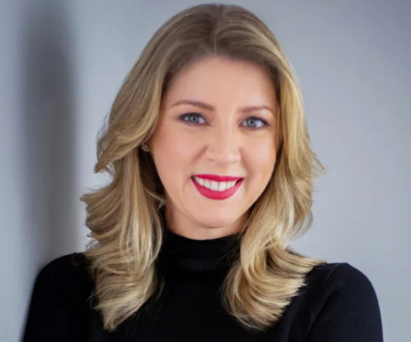 Caroline Schmitt — Conferenciante de Trabajo en Equipo