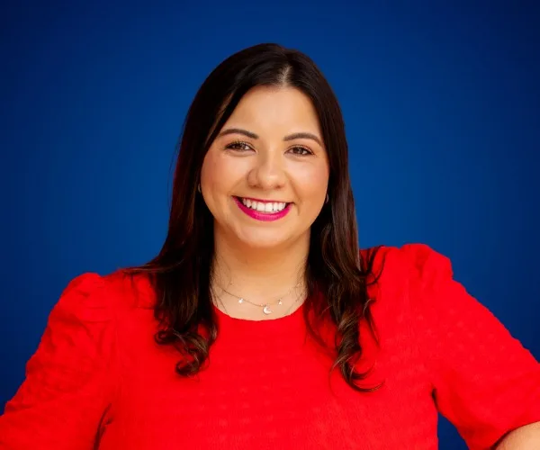 Adriana Castro Bolaños — Conferenciante de Trabajo en Equipo